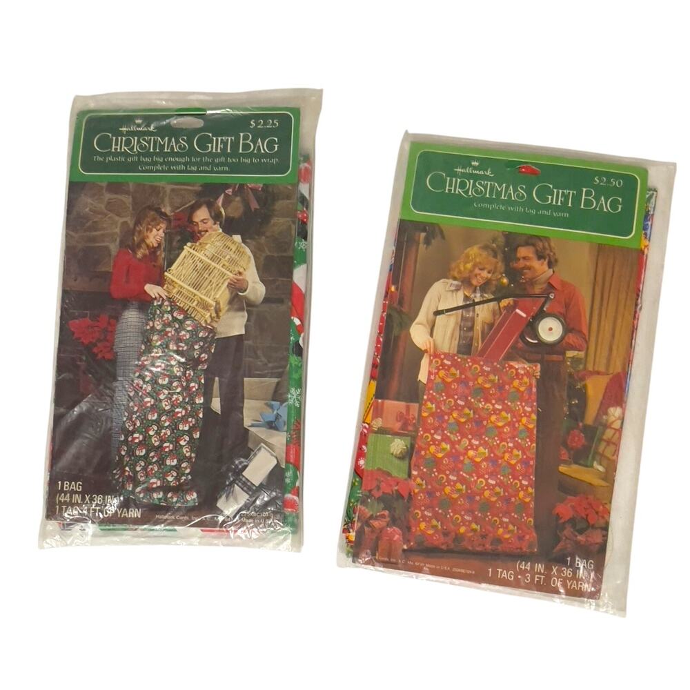 Vintage Hallmark‎ Christmas Gift Bags Tag & Yarn Lot Of 2 Stockings Snowman New